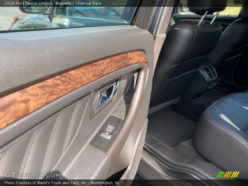 Magnetic / Charcoal Black 2016 Ford Taurus Limited