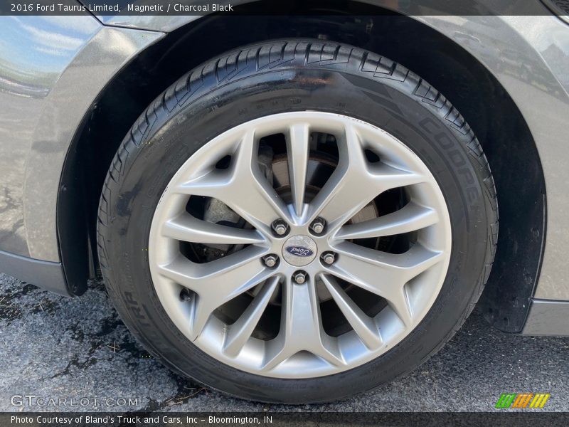 Magnetic / Charcoal Black 2016 Ford Taurus Limited