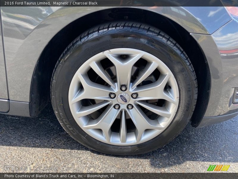 Magnetic / Charcoal Black 2016 Ford Taurus Limited