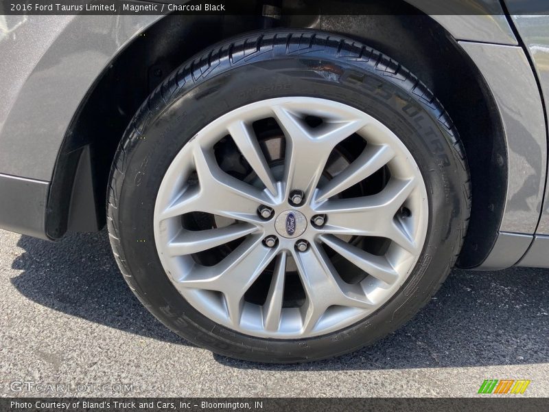 Magnetic / Charcoal Black 2016 Ford Taurus Limited
