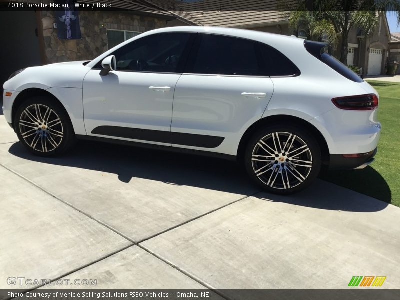 White / Black 2018 Porsche Macan