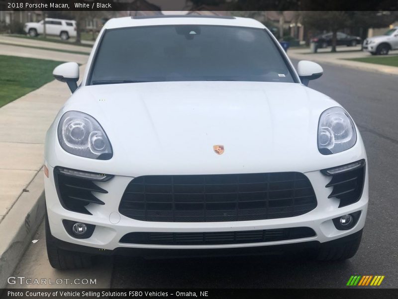White / Black 2018 Porsche Macan