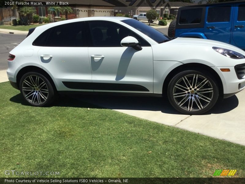 White / Black 2018 Porsche Macan