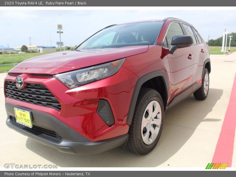 Front 3/4 View of 2020 RAV4 LE