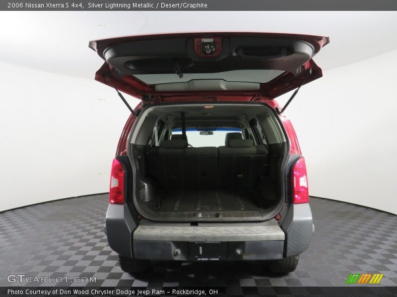 Silver Lightning Metallic / Desert/Graphite 2006 Nissan Xterra S 4x4