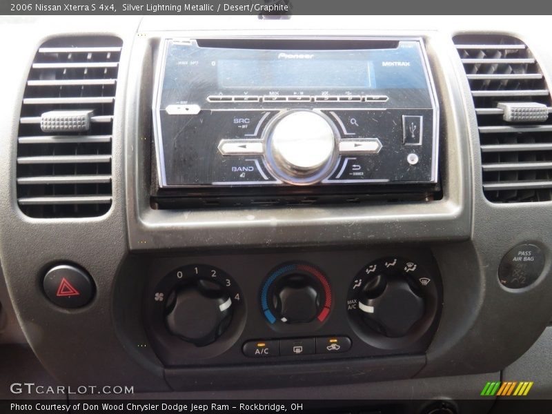 Silver Lightning Metallic / Desert/Graphite 2006 Nissan Xterra S 4x4