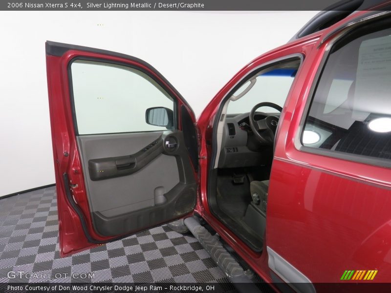 Silver Lightning Metallic / Desert/Graphite 2006 Nissan Xterra S 4x4