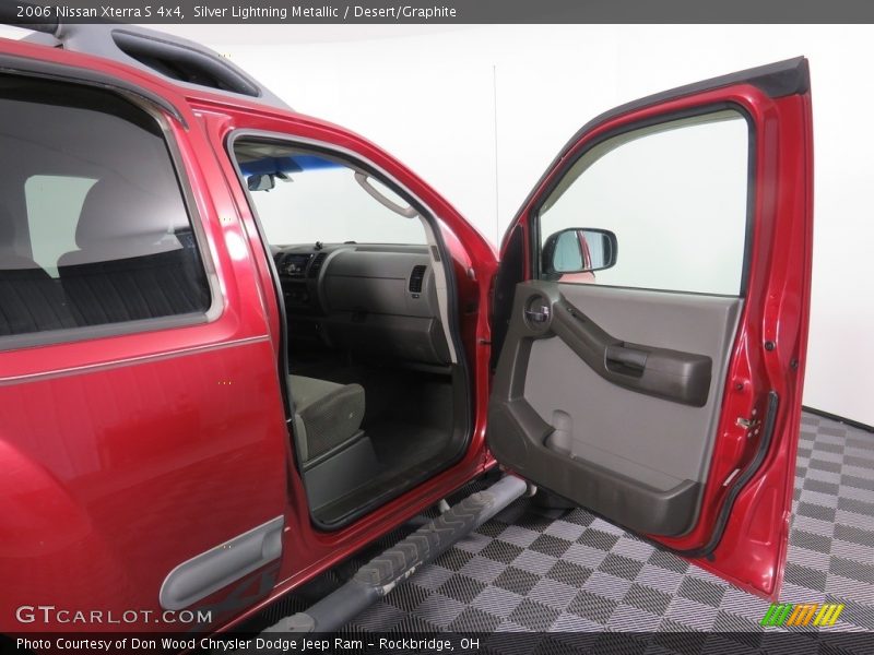 Silver Lightning Metallic / Desert/Graphite 2006 Nissan Xterra S 4x4