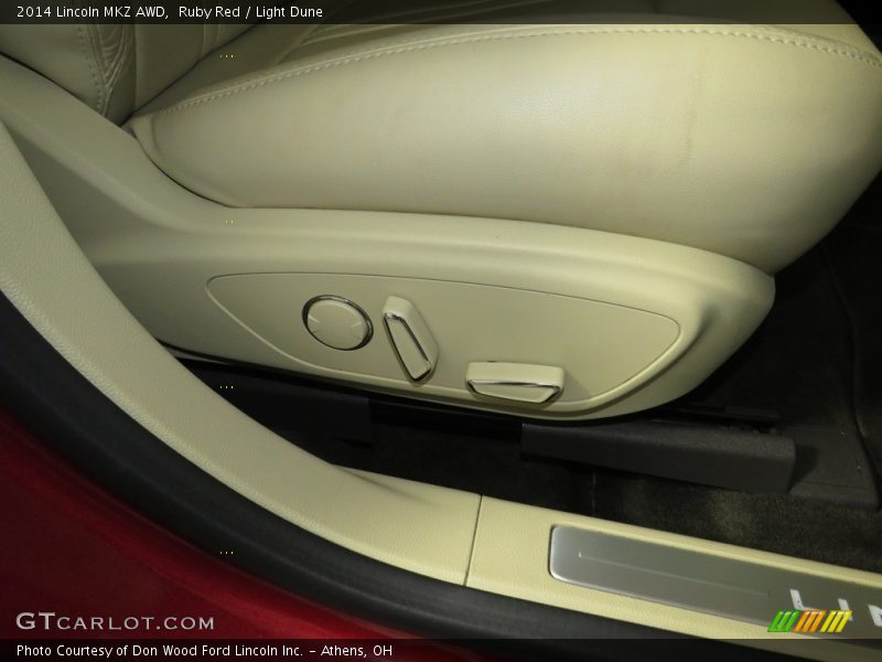 Front Seat of 2014 MKZ AWD