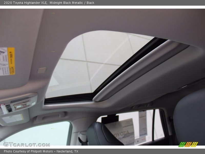 Midnight Black Metallic / Black 2020 Toyota Highlander XLE