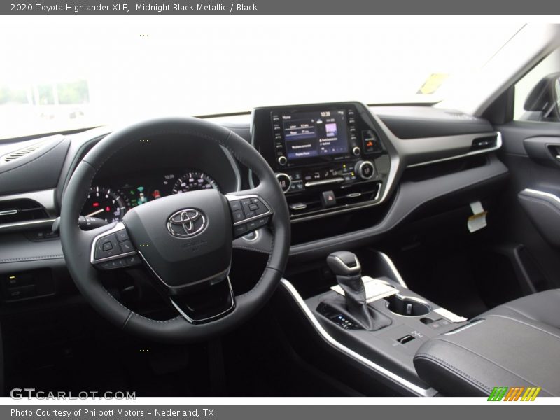 Midnight Black Metallic / Black 2020 Toyota Highlander XLE