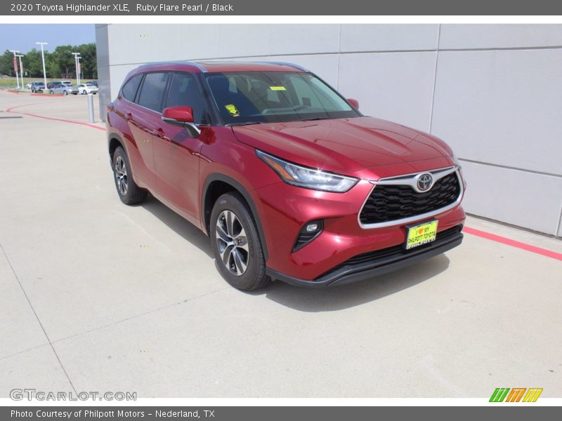 Ruby Flare Pearl / Black 2020 Toyota Highlander XLE