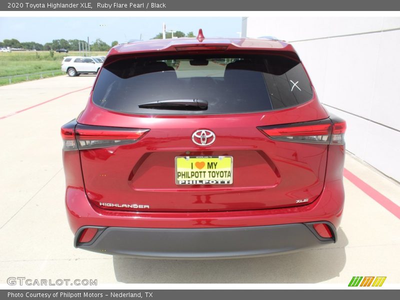 Ruby Flare Pearl / Black 2020 Toyota Highlander XLE