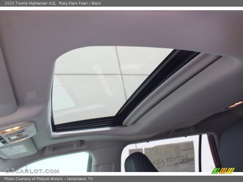 Ruby Flare Pearl / Black 2020 Toyota Highlander XLE