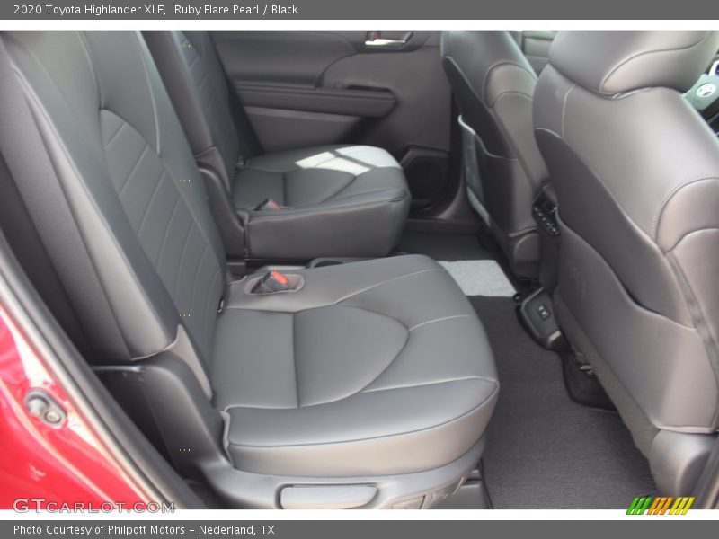Ruby Flare Pearl / Black 2020 Toyota Highlander XLE