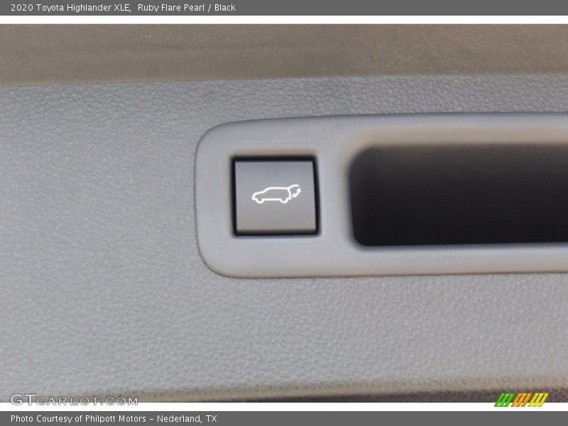 Ruby Flare Pearl / Black 2020 Toyota Highlander XLE