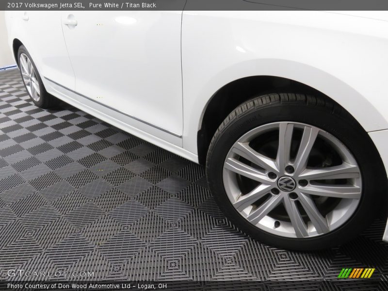 Pure White / Titan Black 2017 Volkswagen Jetta SEL