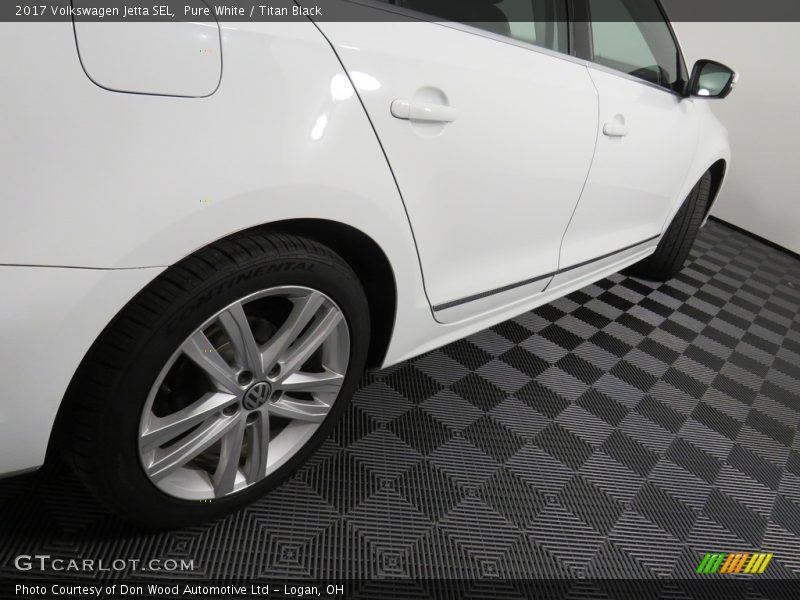Pure White / Titan Black 2017 Volkswagen Jetta SEL