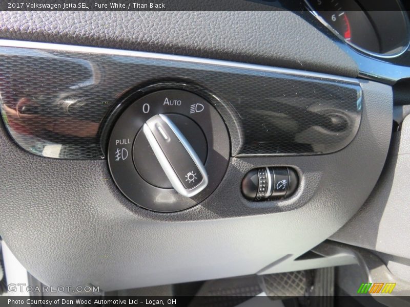 Pure White / Titan Black 2017 Volkswagen Jetta SEL