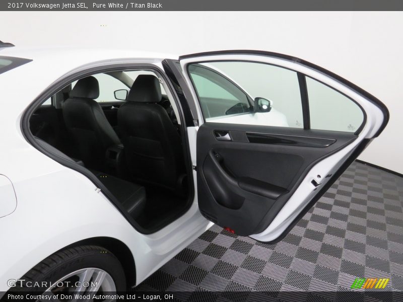 Pure White / Titan Black 2017 Volkswagen Jetta SEL