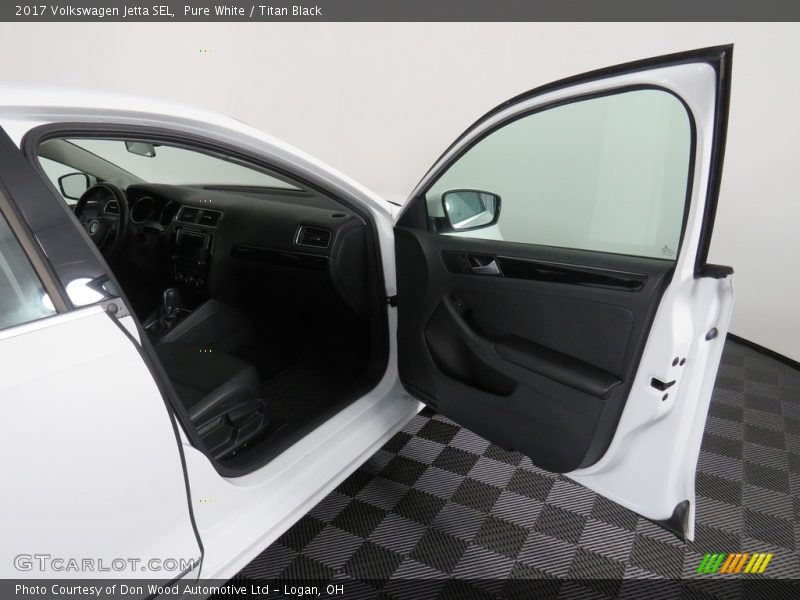 Pure White / Titan Black 2017 Volkswagen Jetta SEL