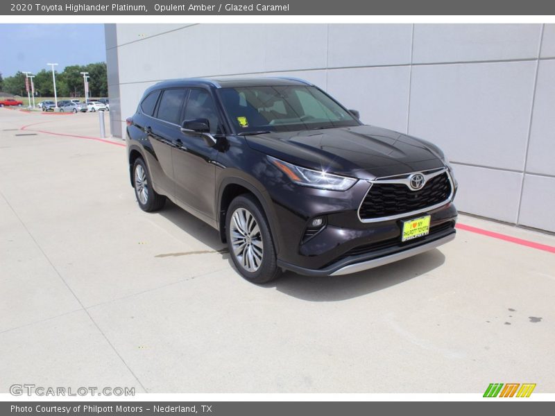 Front 3/4 View of 2020 Highlander Platinum