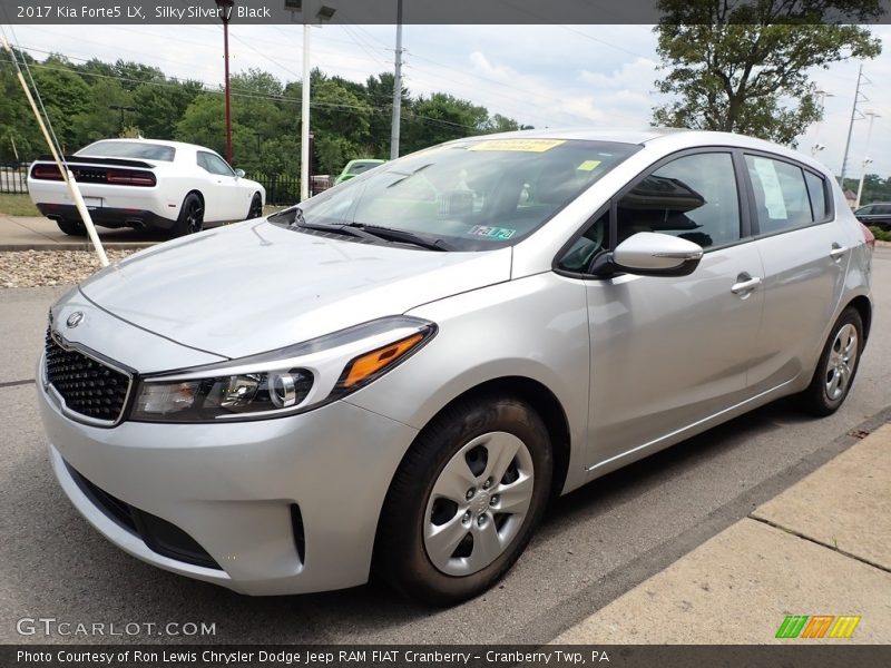 Front 3/4 View of 2017 Forte5 LX