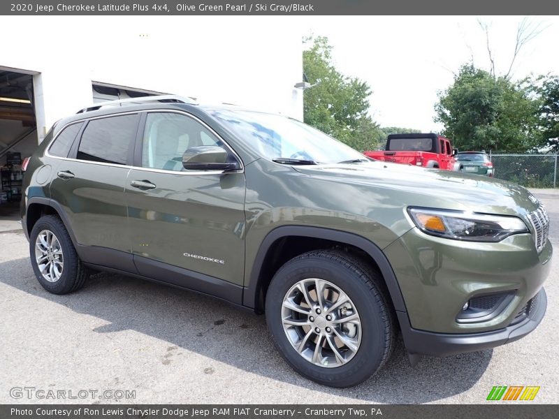 Front 3/4 View of 2020 Cherokee Latitude Plus 4x4