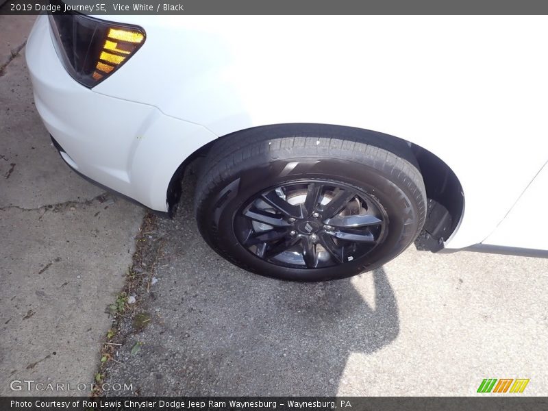 Vice White / Black 2019 Dodge Journey SE