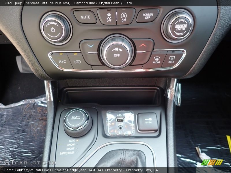 Diamond Black Crystal Pearl / Black 2020 Jeep Cherokee Latitude Plus 4x4