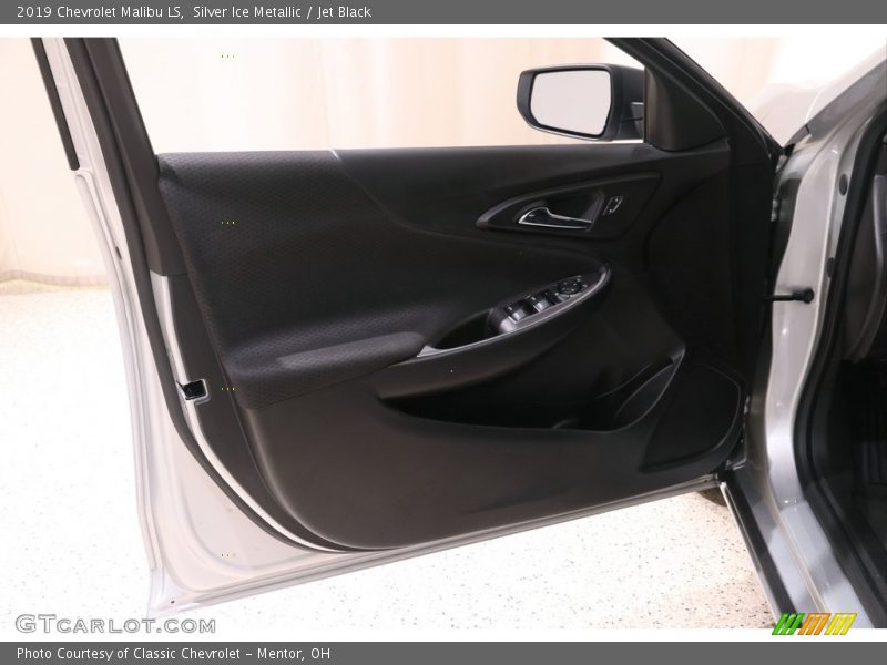 Silver Ice Metallic / Jet Black 2019 Chevrolet Malibu LS