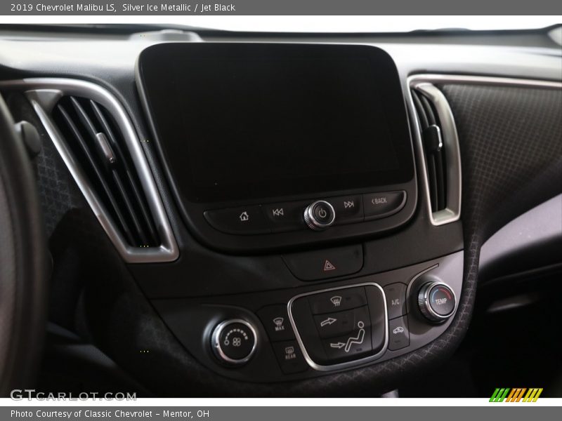 Silver Ice Metallic / Jet Black 2019 Chevrolet Malibu LS