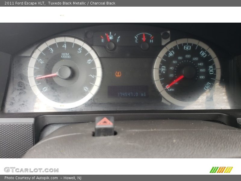 Tuxedo Black Metallic / Charcoal Black 2011 Ford Escape XLT