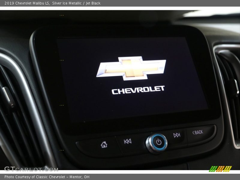 Silver Ice Metallic / Jet Black 2019 Chevrolet Malibu LS