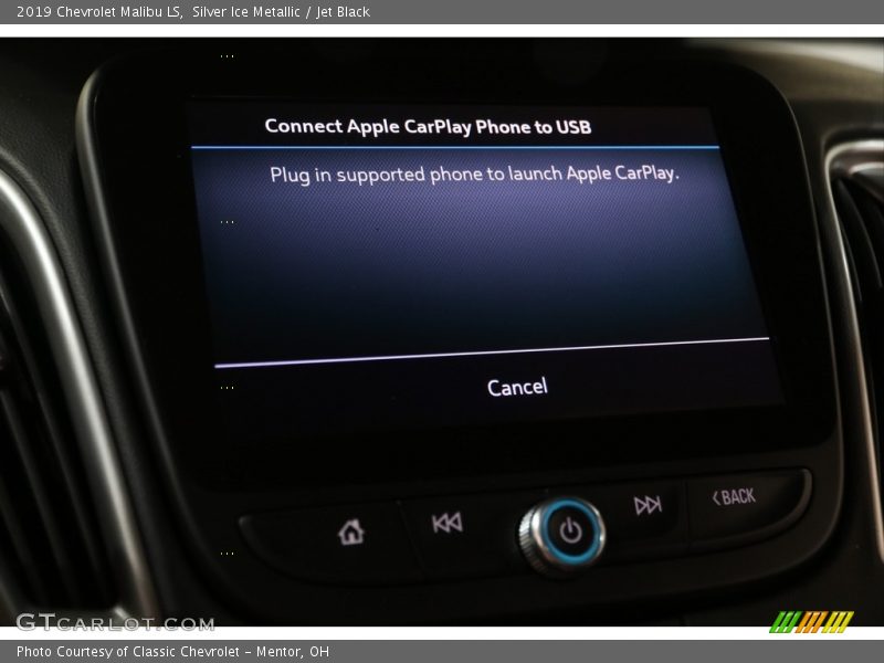 Silver Ice Metallic / Jet Black 2019 Chevrolet Malibu LS