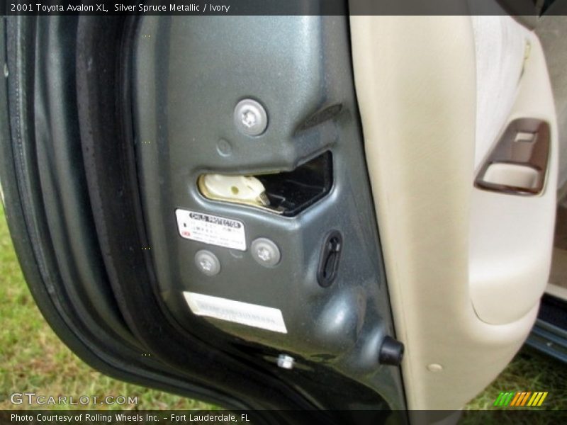Silver Spruce Metallic / Ivory 2001 Toyota Avalon XL