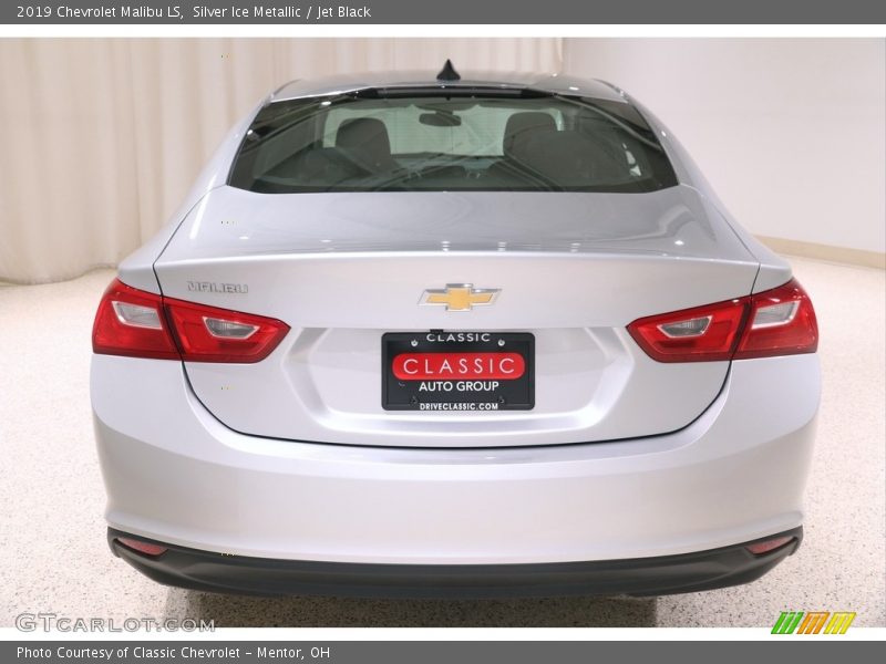 Silver Ice Metallic / Jet Black 2019 Chevrolet Malibu LS