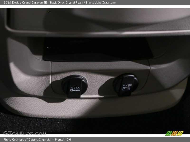 Black Onyx Crystal Pearl / Black/Light Graystone 2019 Dodge Grand Caravan SE