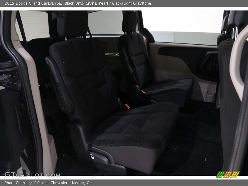 Black Onyx Crystal Pearl / Black/Light Graystone 2019 Dodge Grand Caravan SE