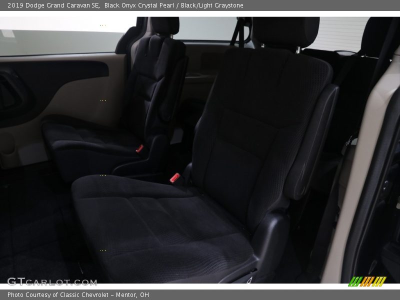Black Onyx Crystal Pearl / Black/Light Graystone 2019 Dodge Grand Caravan SE