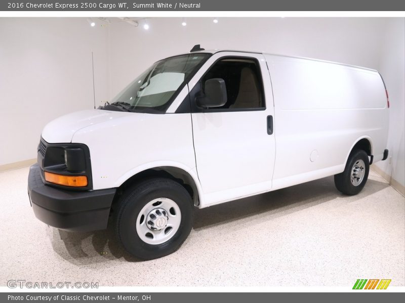 Front 3/4 View of 2016 Express 2500 Cargo WT