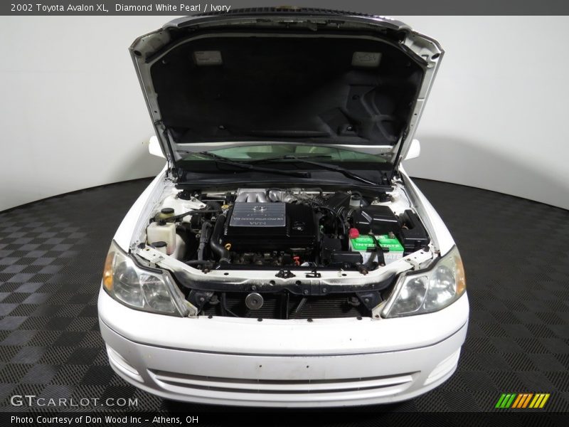 Diamond White Pearl / Ivory 2002 Toyota Avalon XL