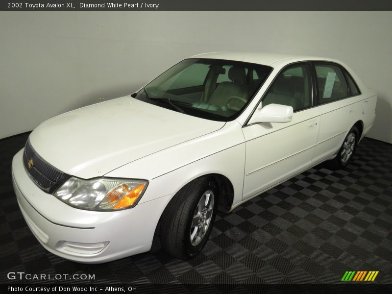 Diamond White Pearl / Ivory 2002 Toyota Avalon XL