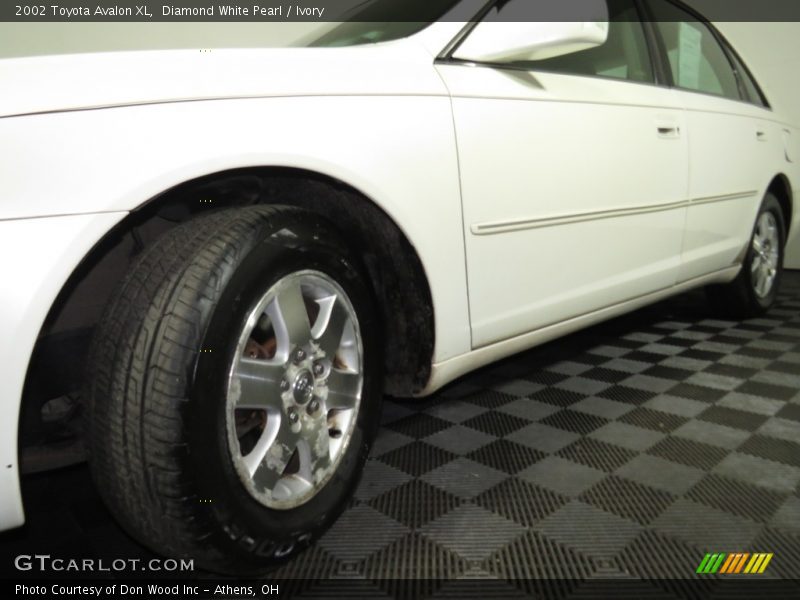 Diamond White Pearl / Ivory 2002 Toyota Avalon XL