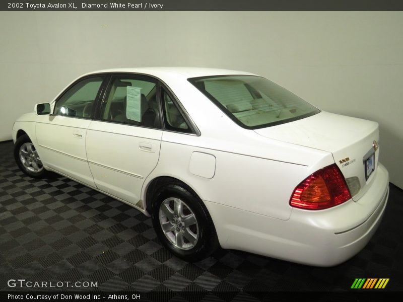 Diamond White Pearl / Ivory 2002 Toyota Avalon XL