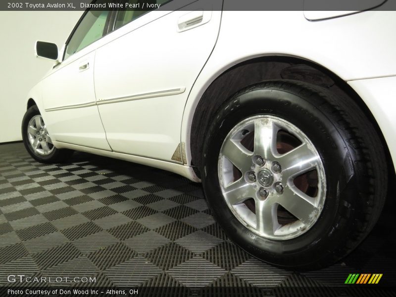 Diamond White Pearl / Ivory 2002 Toyota Avalon XL
