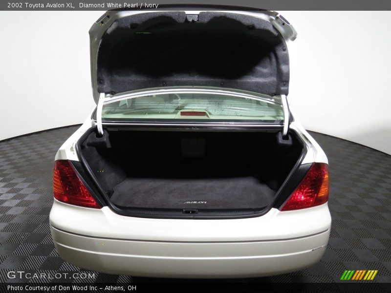 Diamond White Pearl / Ivory 2002 Toyota Avalon XL
