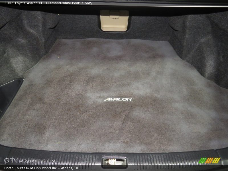 Diamond White Pearl / Ivory 2002 Toyota Avalon XL