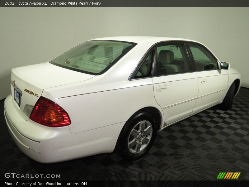 Diamond White Pearl / Ivory 2002 Toyota Avalon XL