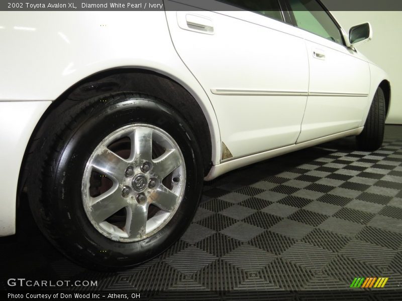 Diamond White Pearl / Ivory 2002 Toyota Avalon XL